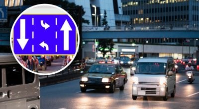 Синій знак з трьома смугами і купою стрілок з'явився на дорогах: що він означає Синій знак з трьома смугами і купою стрілок з'явився на дорогах: що він означає