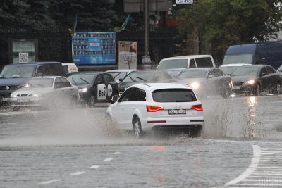 Погода різко починає змінюватись: які регіони заливатиме дощем, а де буде потепління