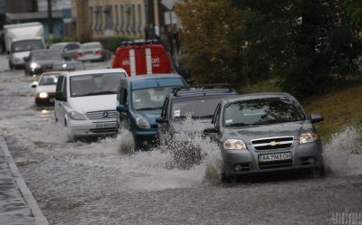 Увірвуться потужні зливи та мороз: синоптики назвали дату погіршення погоди