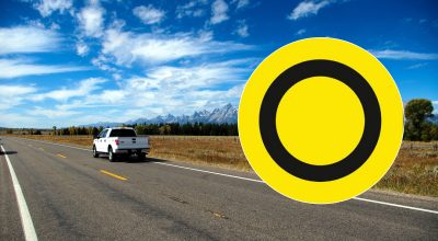 Водії збентежені: на дорогах встановлюють дивний жовтий знак із колом