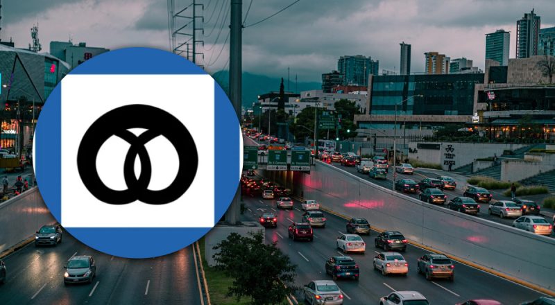 Водители ломают голову: найден интересный дорожный знак с "кренделем"