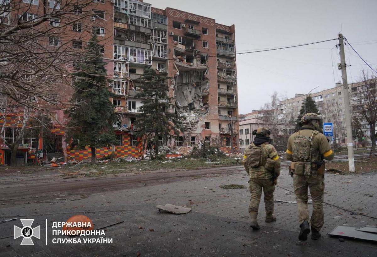 На думку Коваленка, рух російських окупантів через Червоний Лиман та Родинське рухатися до північної частини Покровська є суїцидальним