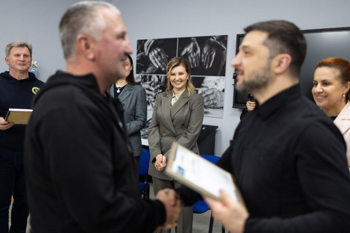 Елена Зеленская с новой прической Елена Зеленская с новой прической