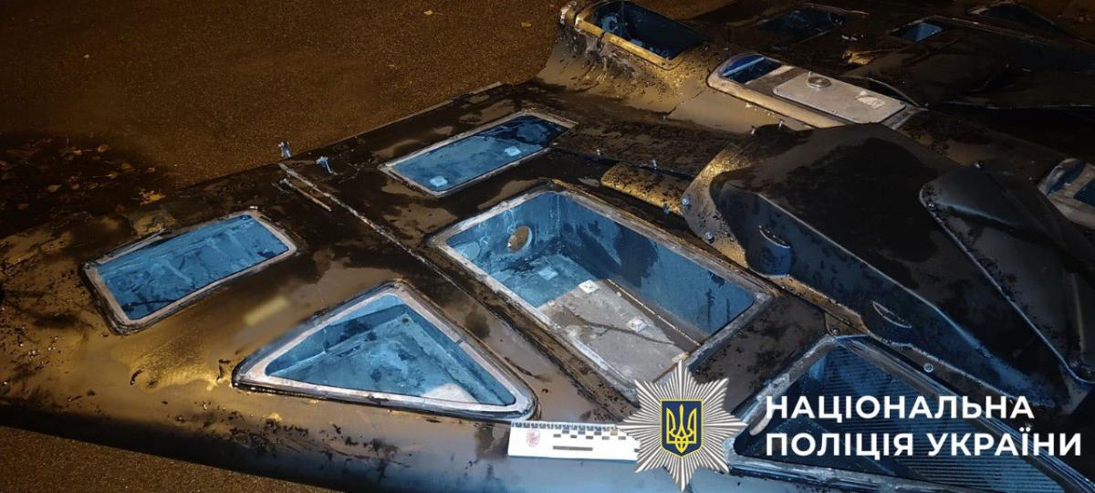 У Києві знайшли "шахед", прикріплений до автомобіля Фото: Департамент комунікації Нацполіції Києва У Києві знайшли "шахед", прикріплений до автомобіля Фото: Департамент комунікації Нацполіції Києва