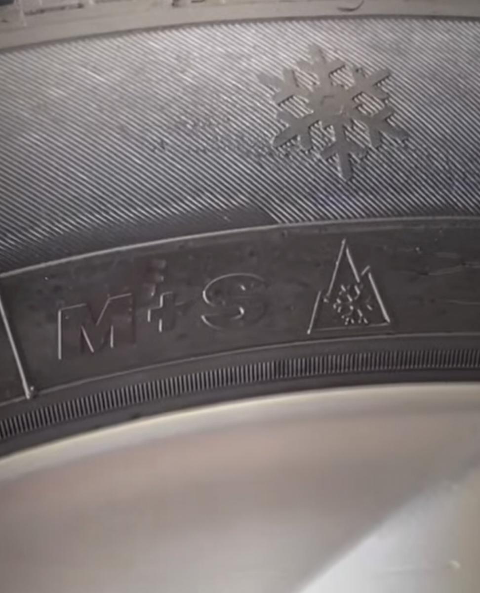 Як відрізнити зимову гуму від літньої: один секретний символ все 'розкаже' Як відрізнити зимову гуму від літньої: один секретний символ все 'розкаже'