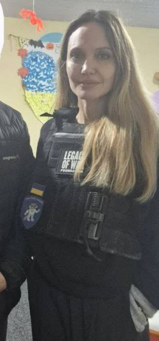 Анджелина Джоли