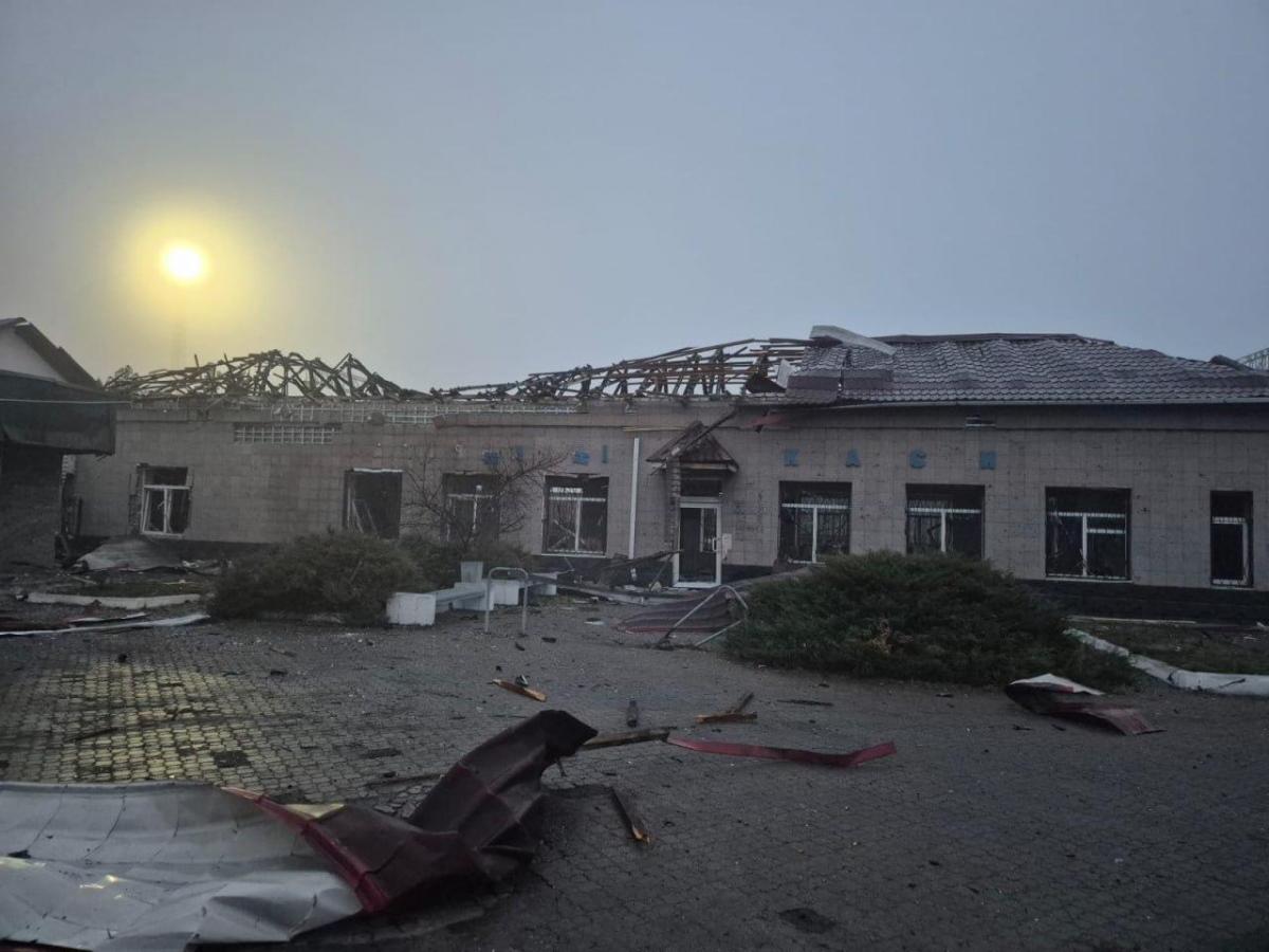 Росіяни атакували залізничну станцію Запоріжжя-Камʼянське на Дніпропетровщині Росіяни атакували залізничну станцію Запоріжжя-Камʼянське на Дніпропетровщині