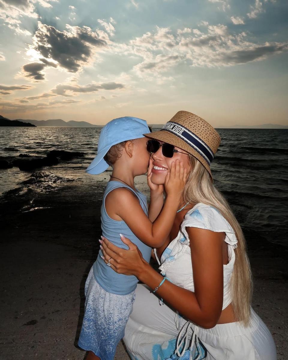 Діана Фаст із сином Діана Фаст із сином