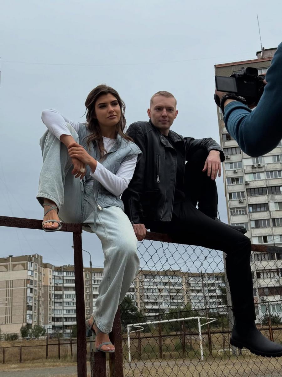 Ведучі Марк Куцевалов та Катя Олос приміряють на себе одну з відповідальних та небезпечних професій – рятувальників ДСНС Ведучі Марк Куцевалов та Катя Олос приміряють на себе одну з відповідальних та небезпечних професій – рятувальників ДСНС