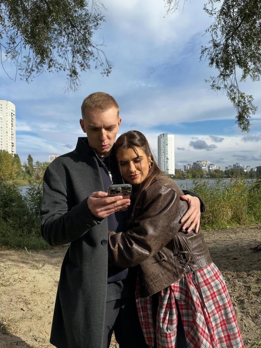 Ведучі Марк Куцевалов та Катя Олос приміряють на себе одну з відповідальних та небезпечних професій – рятувальників ДСНС Ведучі Марк Куцевалов та Катя Олос приміряють на себе одну з відповідальних та небезпечних професій – рятувальників ДСНС