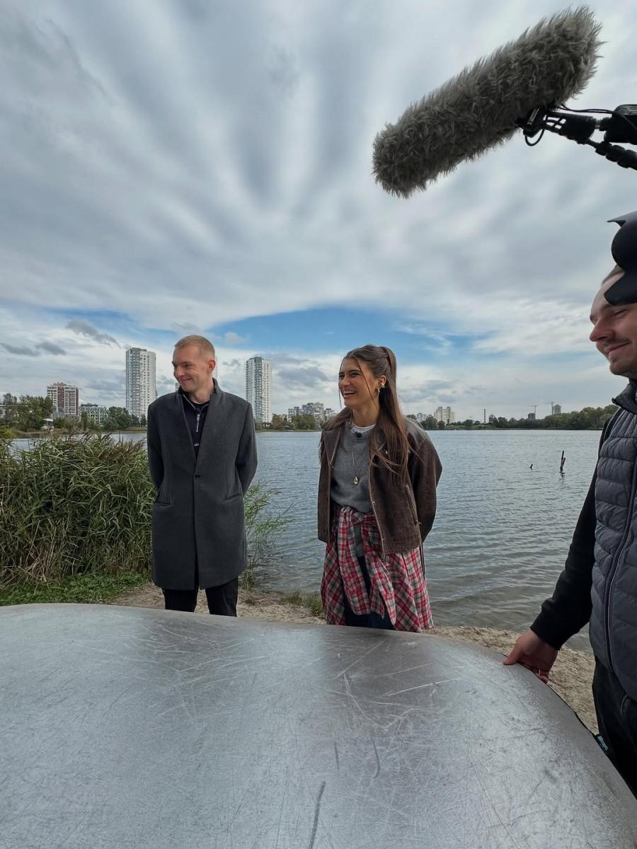 Ведучі Марк Куцевалов та Катя Олос приміряють на себе одну з відповідальних та небезпечних професій – рятувальників ДСНС Ведучі Марк Куцевалов та Катя Олос приміряють на себе одну з відповідальних та небезпечних професій – рятувальників ДСНС