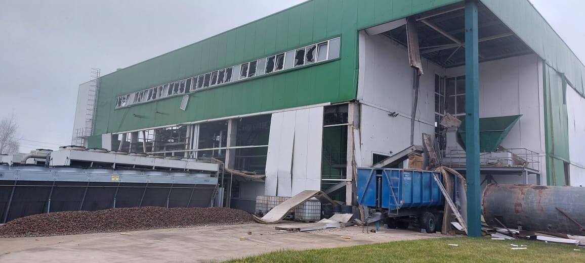 Окупанти пошкодили першу в Україні велику ТЕС на біомасі "Кліар Енерджі" Окупанти пошкодили першу в Україні велику ТЕС на біомасі "Кліар Енерджі"