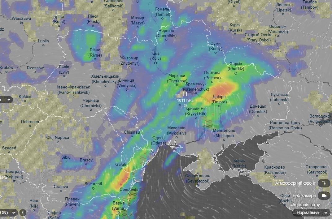 Потужний циклон налетить на Україну: які регіони заливатиме сильним дощем