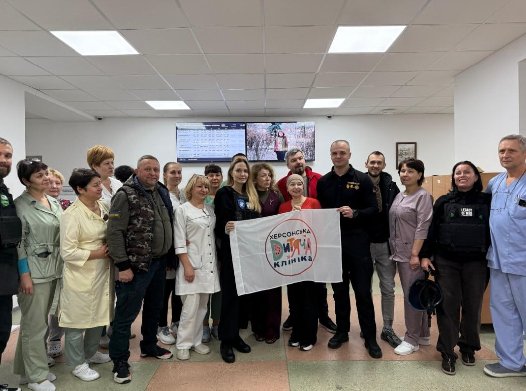 Анджеліна Джолі з херсонськими медиками