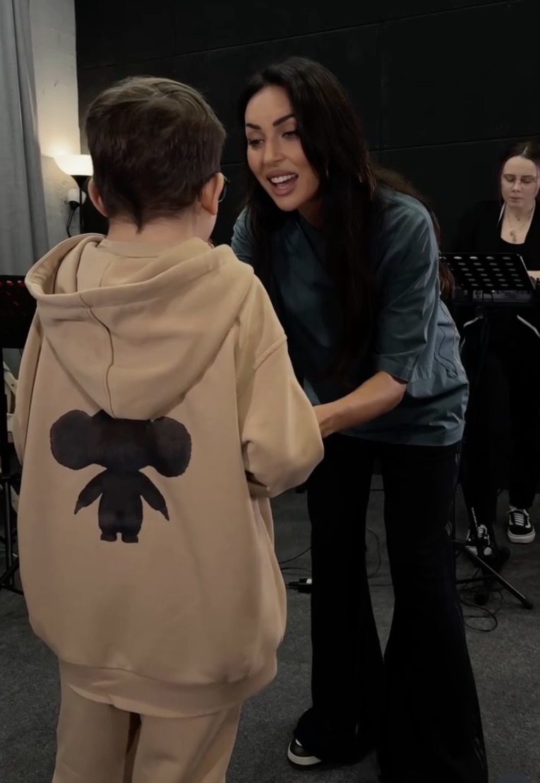 Алсу показала таємного сина 