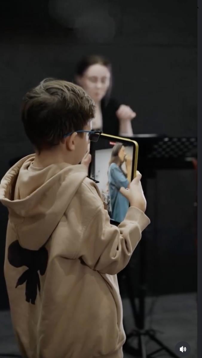 Алсу показала таємного сина 