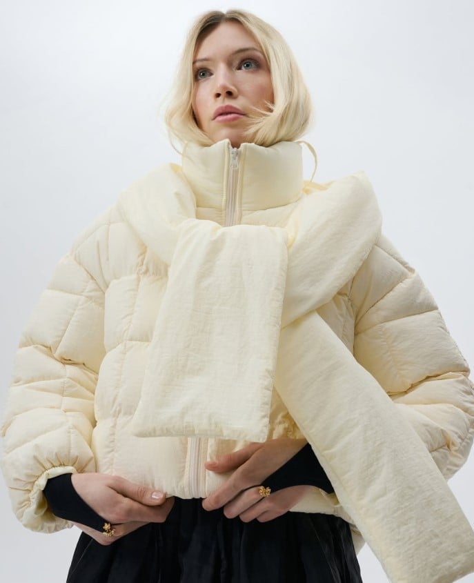 Пуховик з шарфом