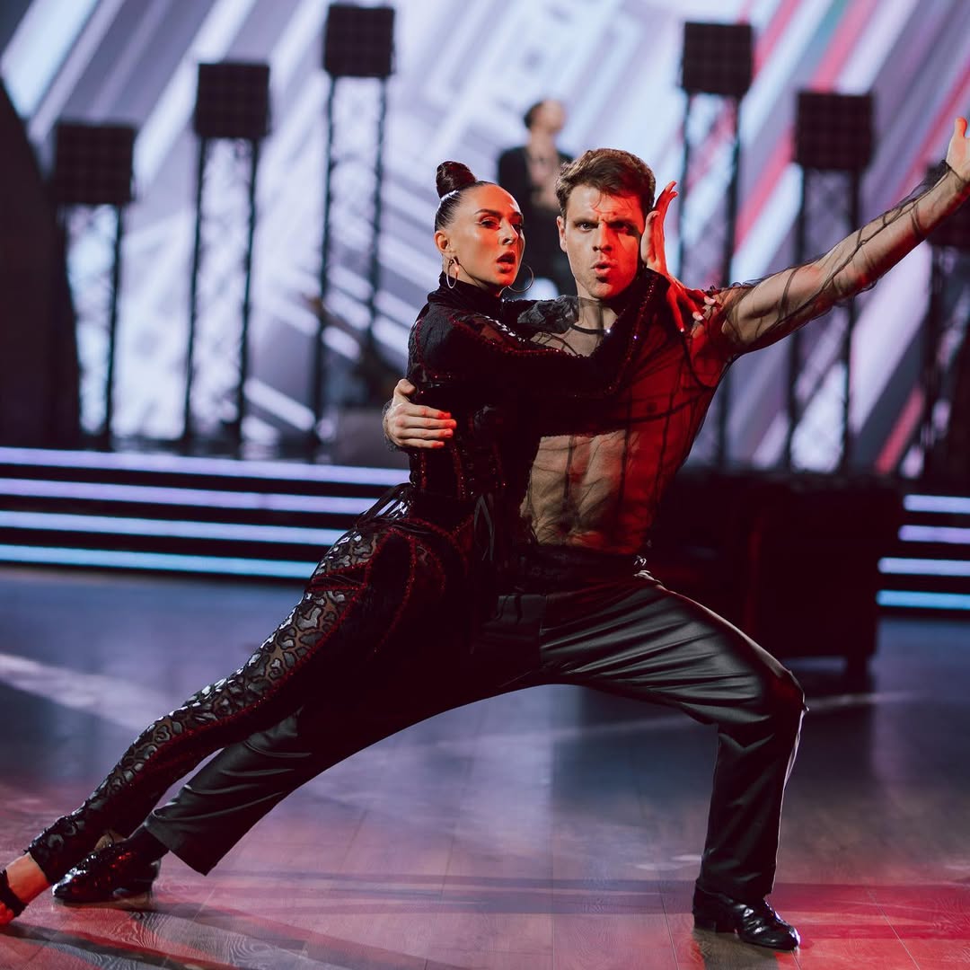 Артур Логай та Анна Кареліна Артур Логай та Анна Кареліна