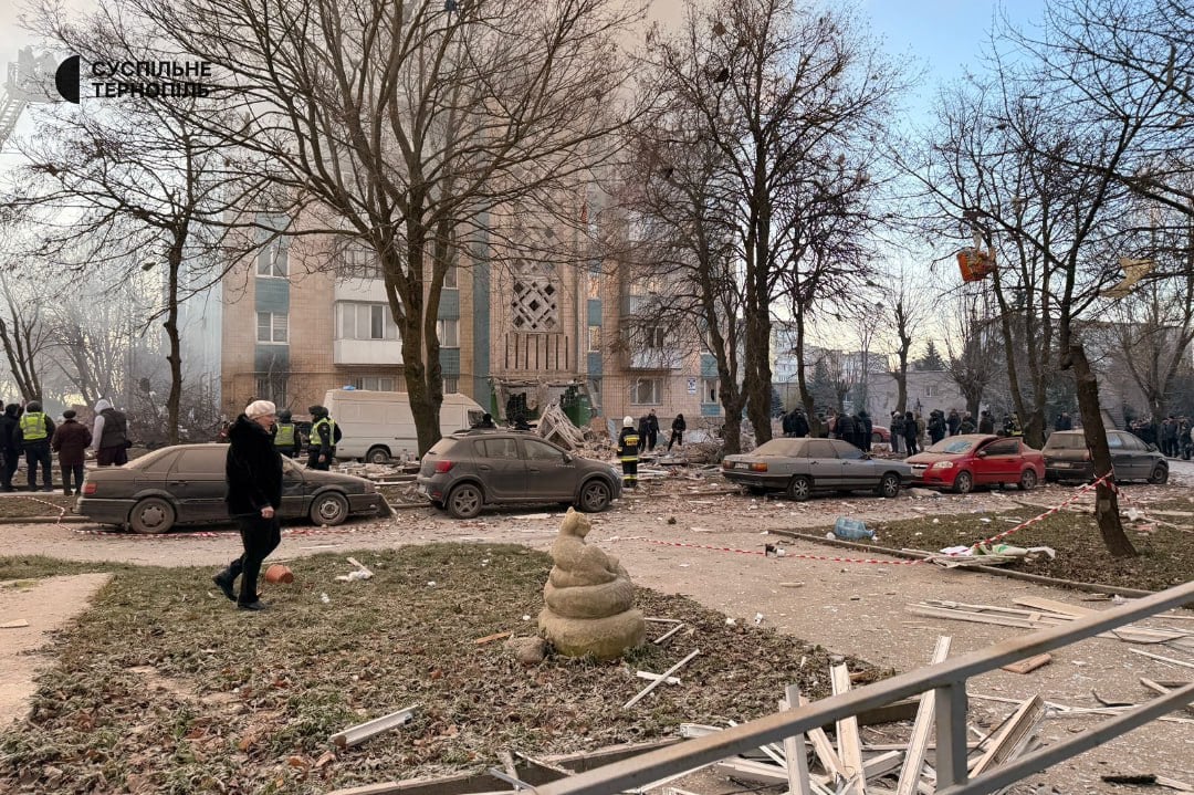 Наслідки удару в житловий будинок у Тернополі