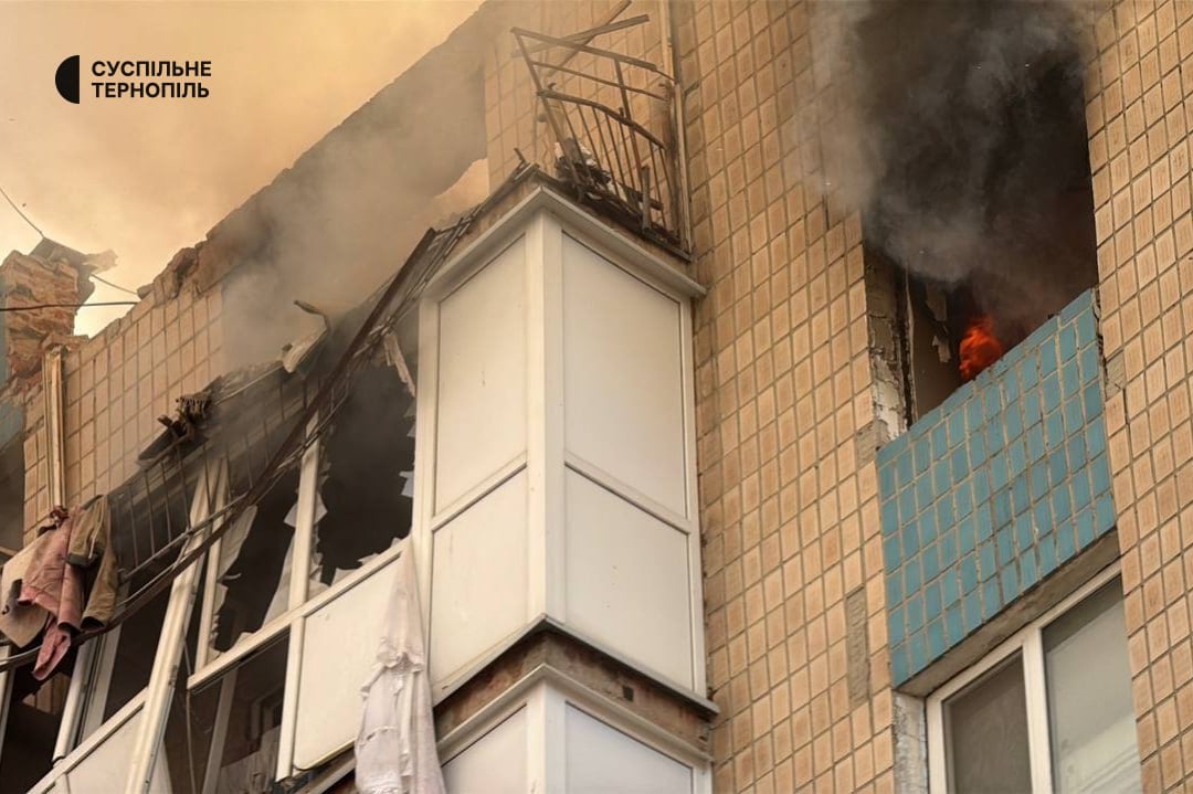 Наслідки удару в житловий будинок у Тернополі