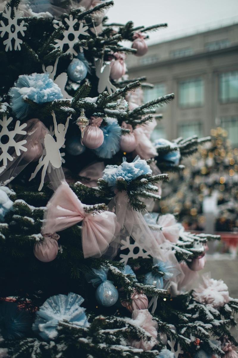 Бірюзовий і рожевий кольори в декорі 