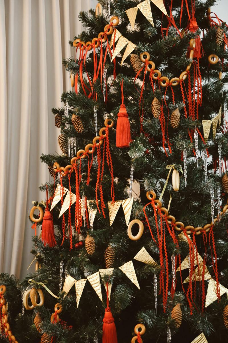 Як прикрасити ялинку в помаранчевому кольорі 