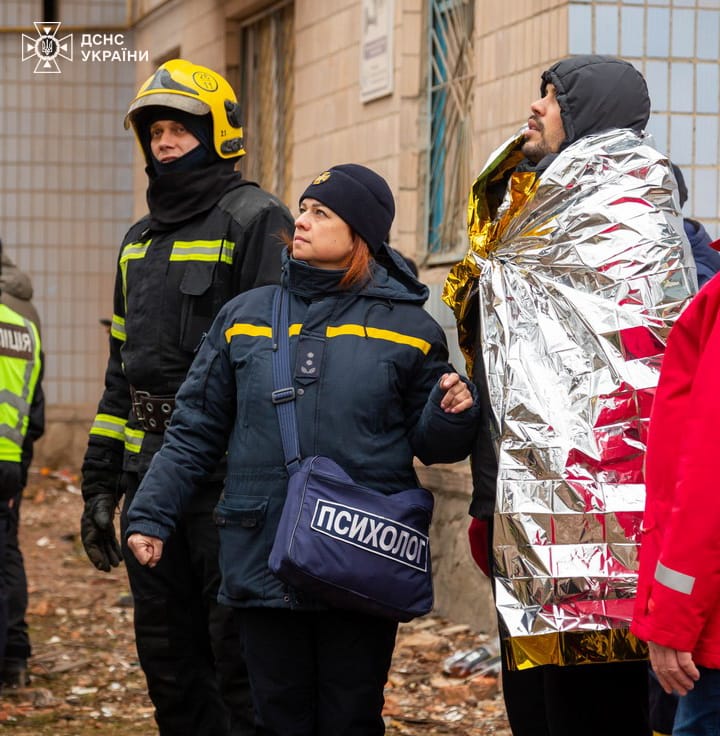 Під завалами в Тернополі знайшли тіла загиблих матері та дітей 