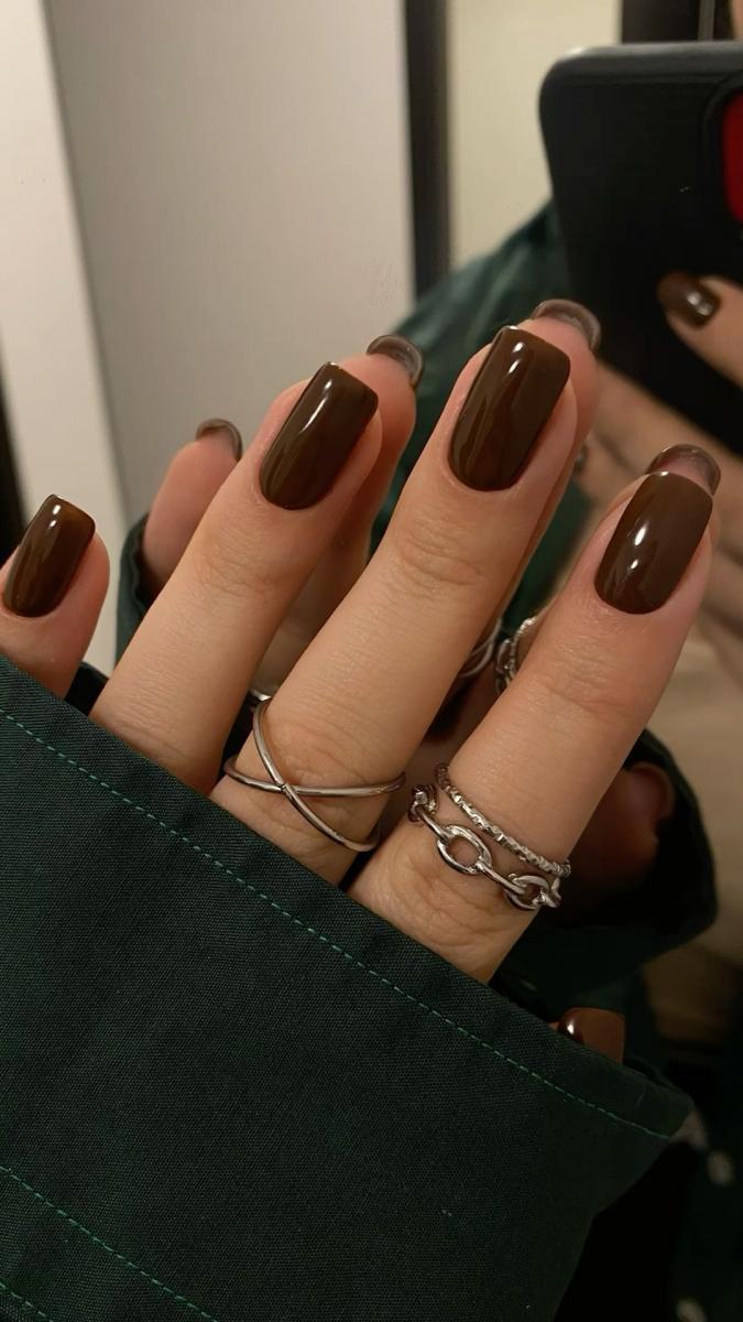 Манікюр зима-2025-2026 - модні відтінки зимового манікюру в 2025 році