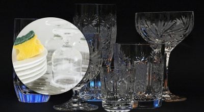 Склянки засяють за секунди: чим натерти посуд, щоб прибрати весь наліт Склянки засяють за секунди: чим натерти посуд, щоб прибрати весь наліт