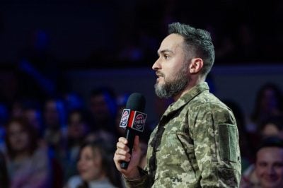 Ігор Ласточкін повернувся в крісло тренера "Ліги Сміху" у фіналі ювілейного сезону