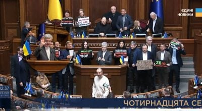 Депутати заблокували трибуну Ради: розгляд відставок Галущенка і Гринчук зірвано