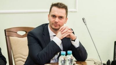 ТСК намагалась примусово доставити в Верховну Раду керівника фундації DEJURE Михайла Жернакова, який ігнорує всі виклики