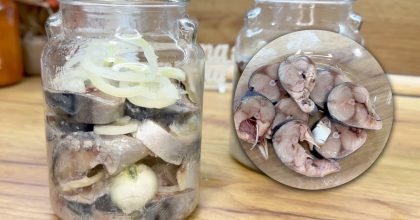 Вдічі дешевша та смачніша, ніж магазинна: перевірений рецепт засоленої риби