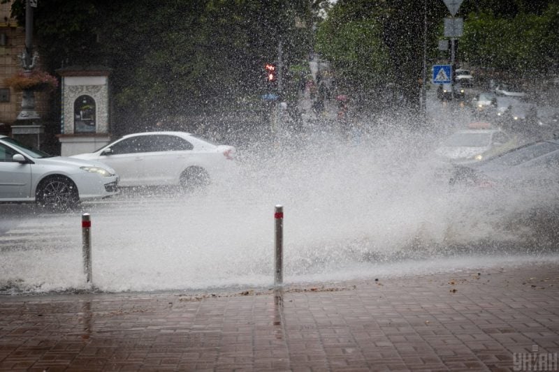 Дощовий Армагеддон накриє регіони: названа точна дата нового похолодання