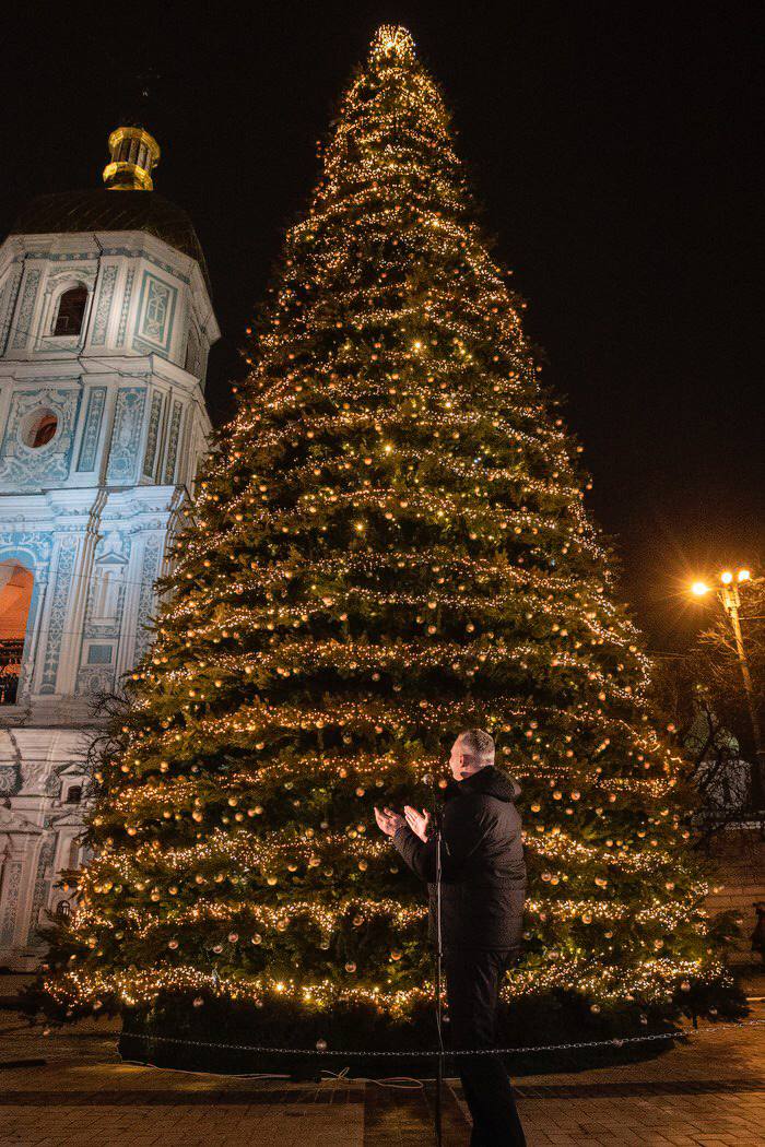 У центрі Києва відкрили головну ялинку країни