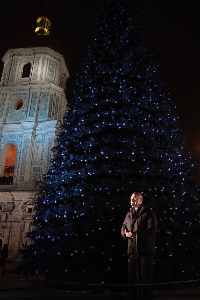 У центрі Києва відкрили головну ялинку країни
