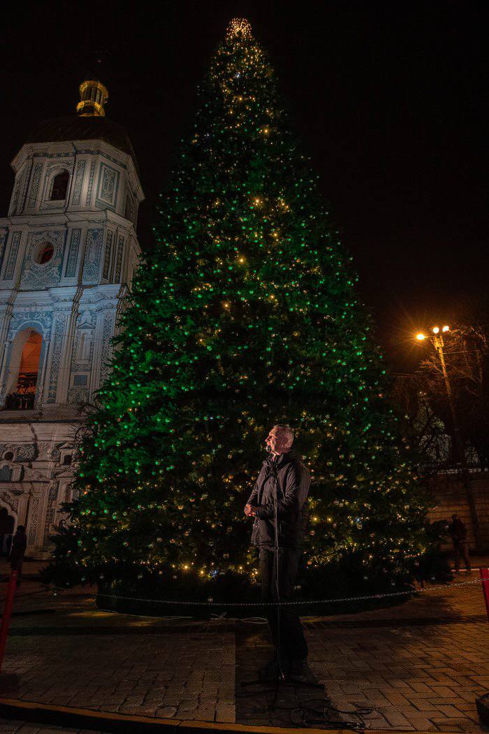 У центрі Києва відкрили головну ялинку країни