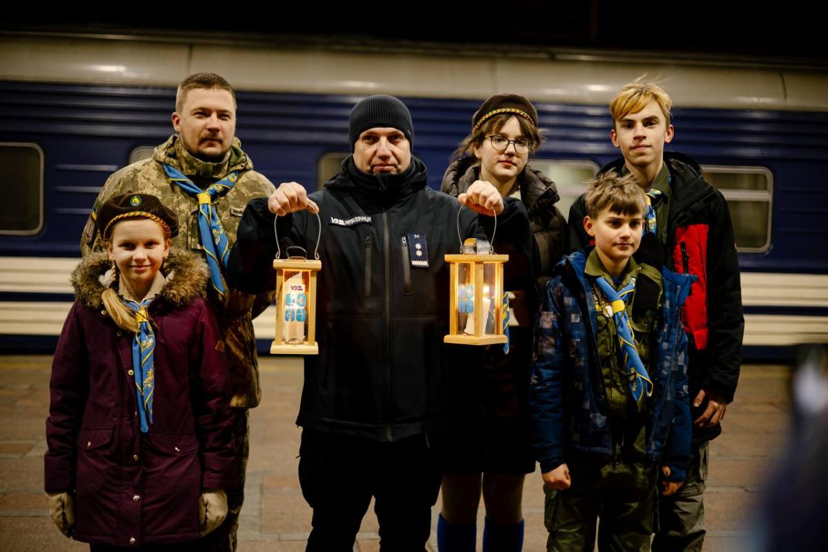 Вифлеемский огонь мира доставили в Украину