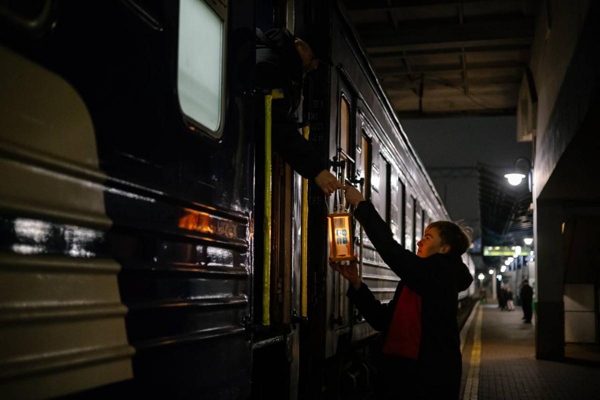 Вифлеемский огонь мира доставили в Украину