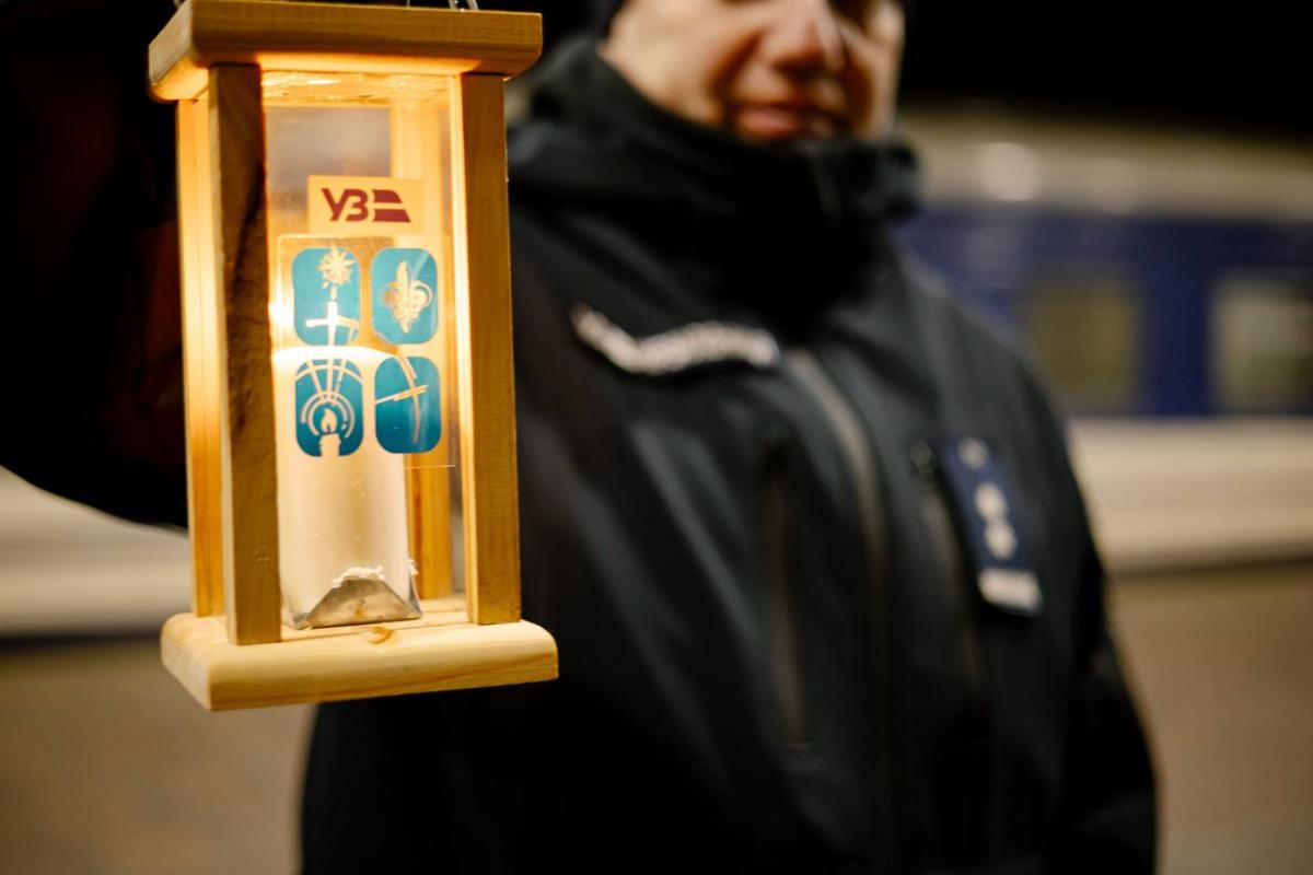 Вифлеемский огонь мира доставили в Украину