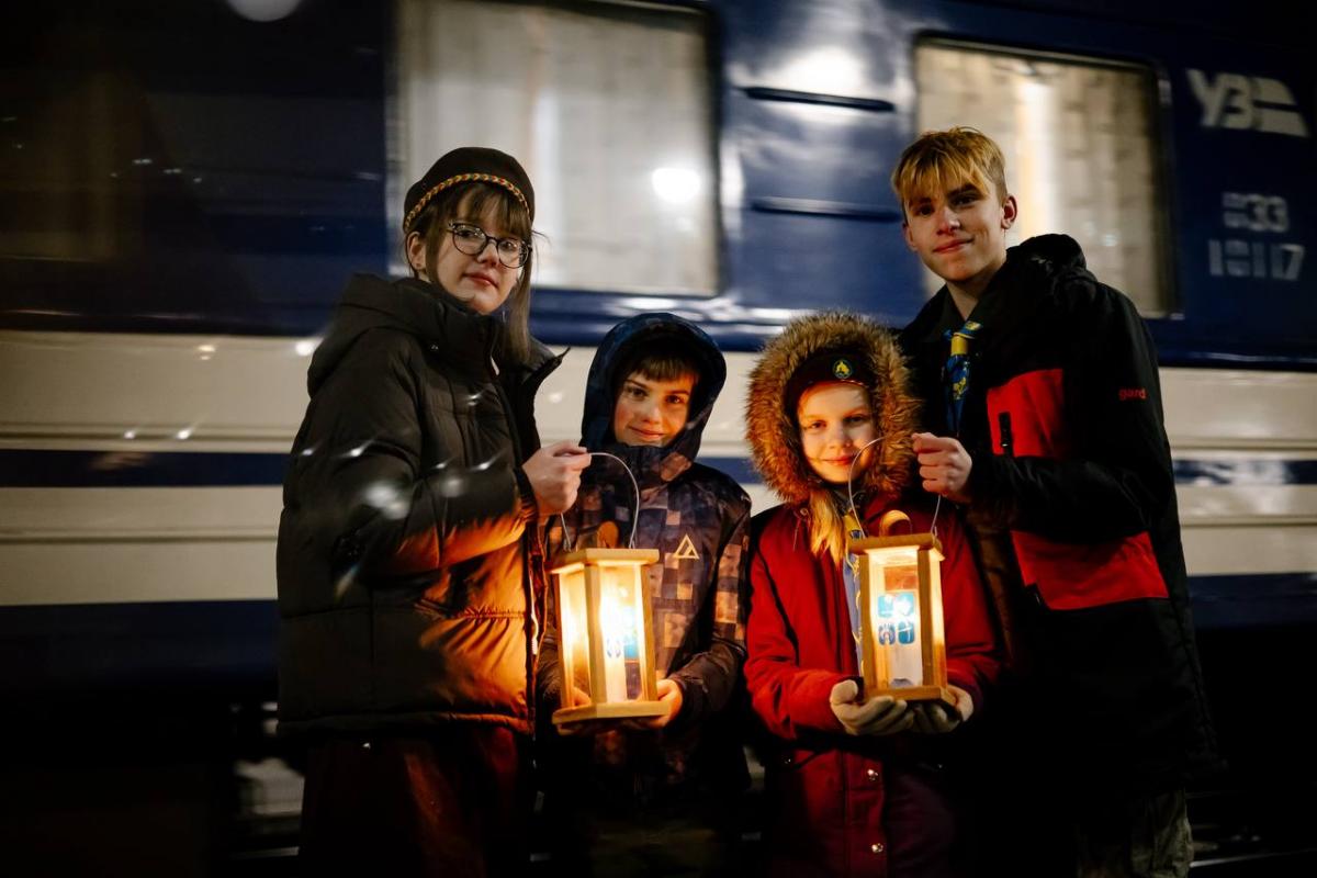 Вифлеемский огонь мира доставили в Украину