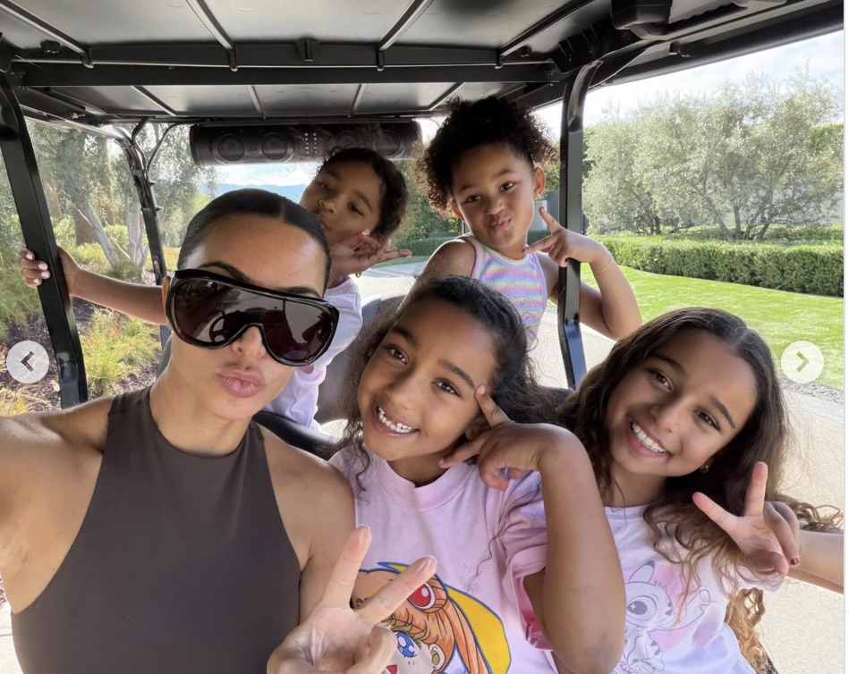 Ким Кардашьян поделилась новыми фото Ким Кардашьян поделилась новыми фото