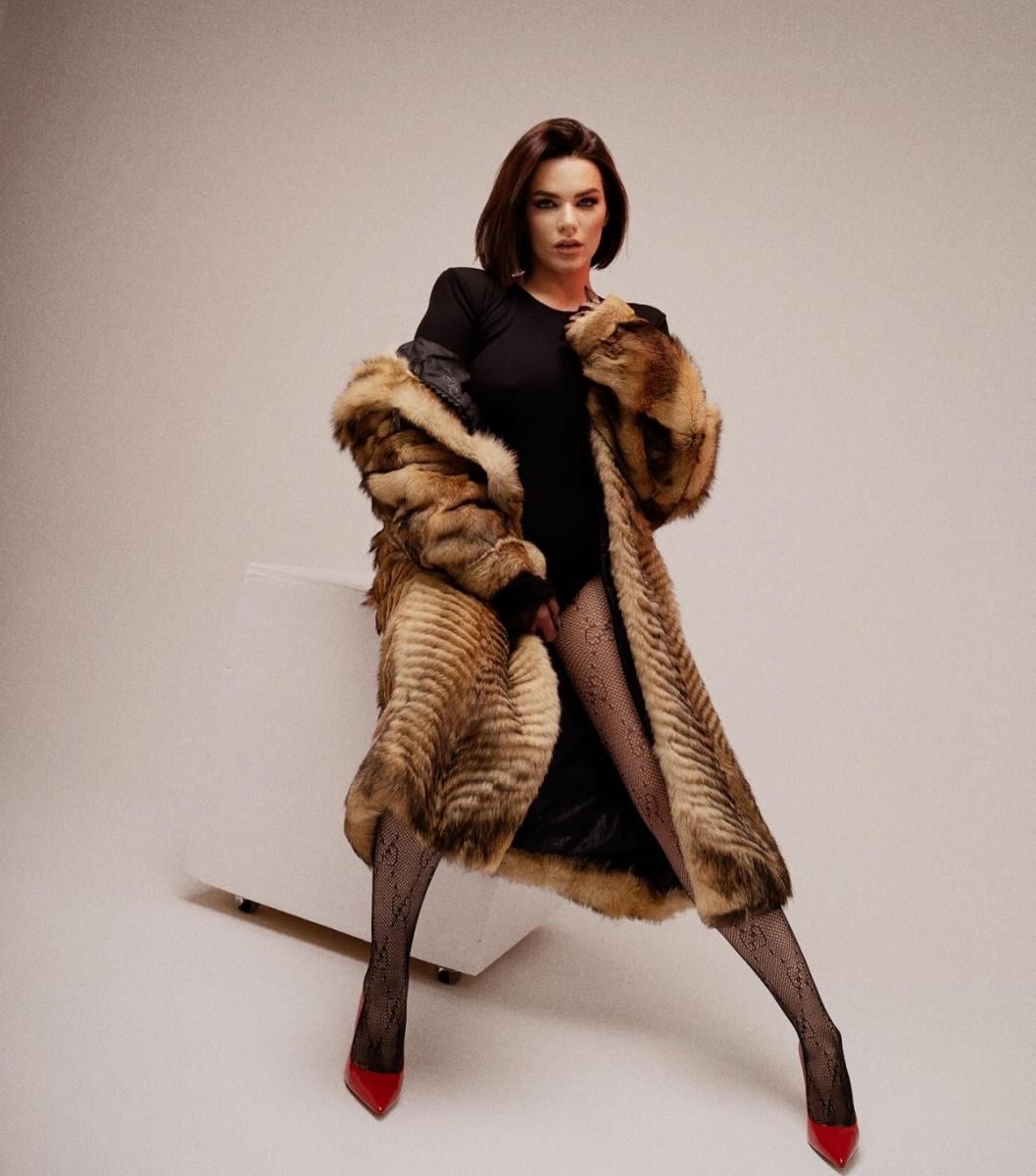 Елегантне поєднання кремового і чороного відтінків Елегантне поєднання кремового і чороного відтінків