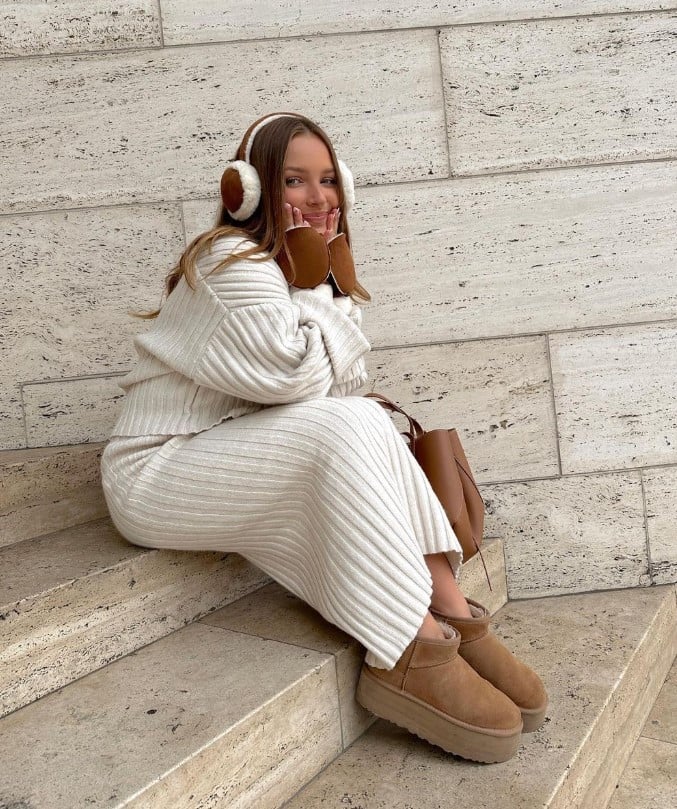 Угги с трикотажным костюмом