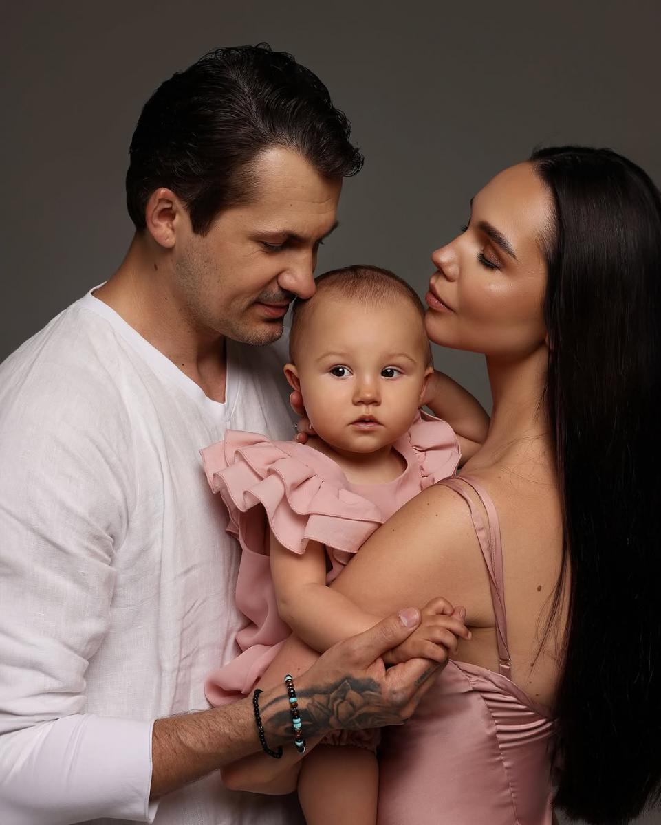 Євген Кот із дружиною та донькою Євген Кот із дружиною та донькою