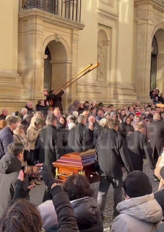 Труну Степана Гіги зустріли музикою Труну Степана Гіги зустріли музикою