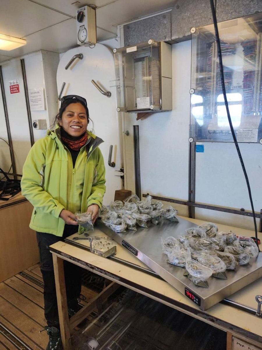 Украинский ледокол "Ноосфера" впервые пересек Южный полярный круг