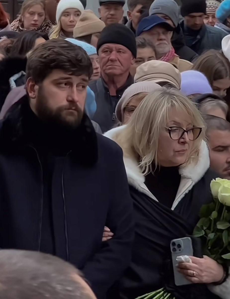 Сын Степана Гиги на прощании Сын Степана Гиги на прощании