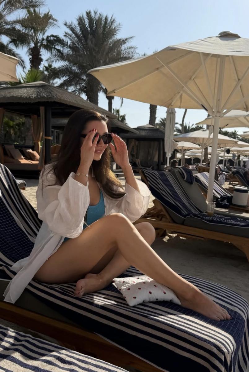 Анна Заворотнюк появилась на пляже 