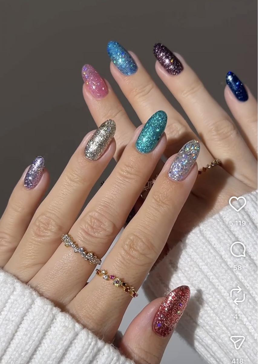 7 идей новогоднего маникюра 2026, которые поразят всех 7 идей новогоднего маникюра 2026, которые поразят всех